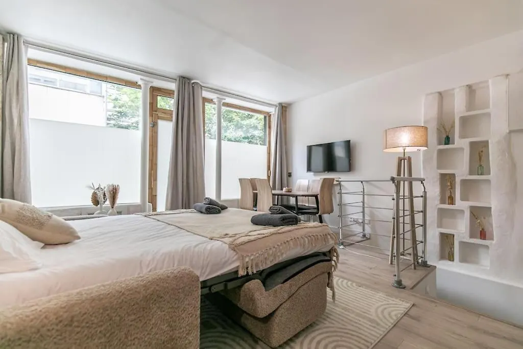 Cosy Appartement Paris 20E 0*,